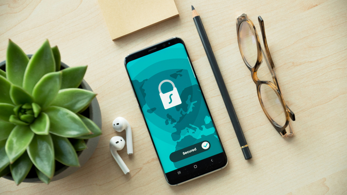 Ciberseguridad y privacidad en la vida digital: guía práctica para usuarios y empresas